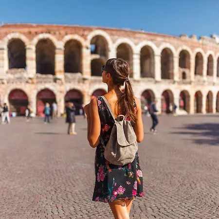 Creative Design House Golf & *